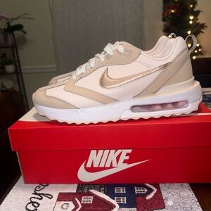 Nike Air Max Dawn womens Sneakers size 11 new